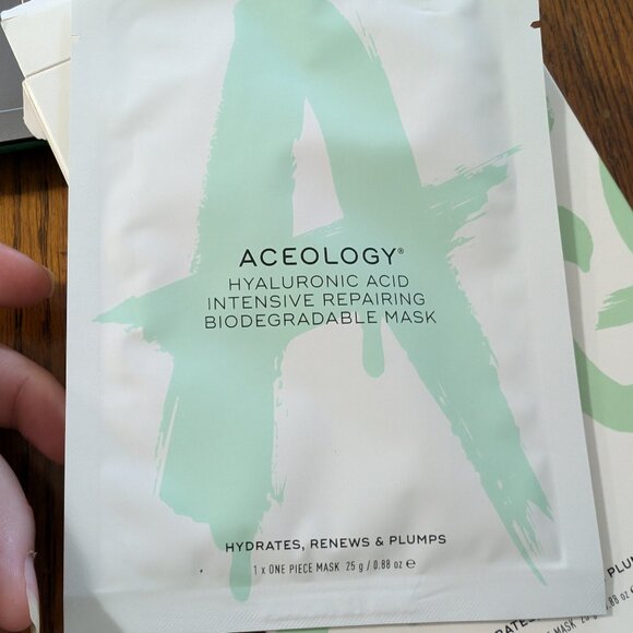 Aceology Hyaluronic Acid Intensive Repairing Biodegradable Masks x4 .88oz. 25g - Picture 4 of 4